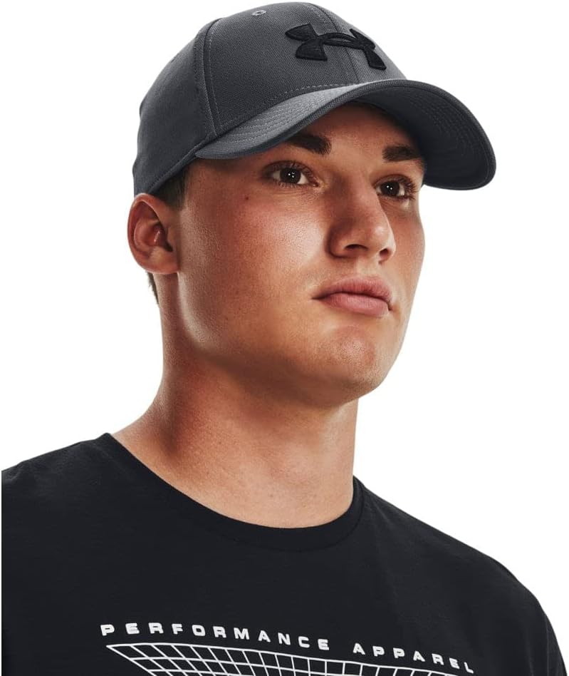 Under Armour Gorra para hombre Blitzing con tecnología Stretch Fit