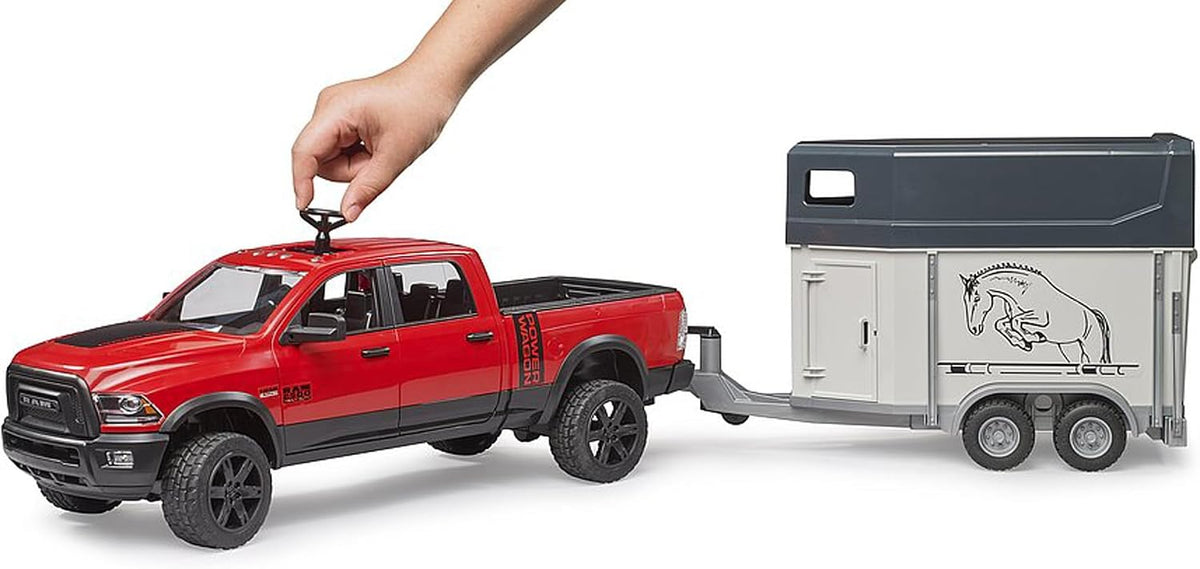 Bruder 02501 Ram 2500 Power Wagon con remolque para caballos y 1 ca...