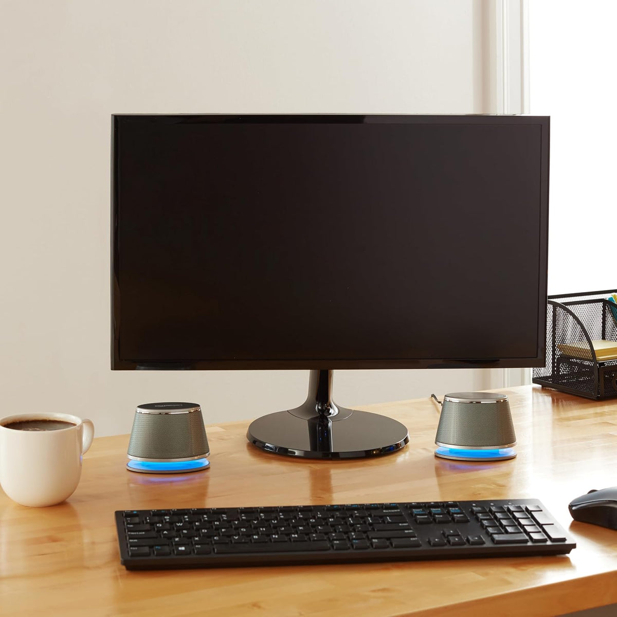 Amazon Basics Altavoces estéreo 2.0 para computadora con luces LED...