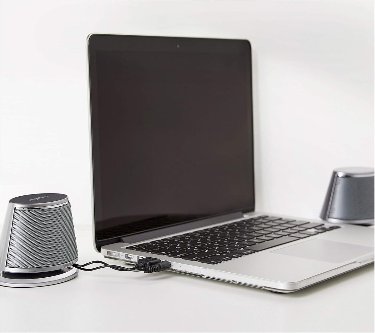 Amazon Basics Altavoces estéreo 2.0 para computadora con luces LED...