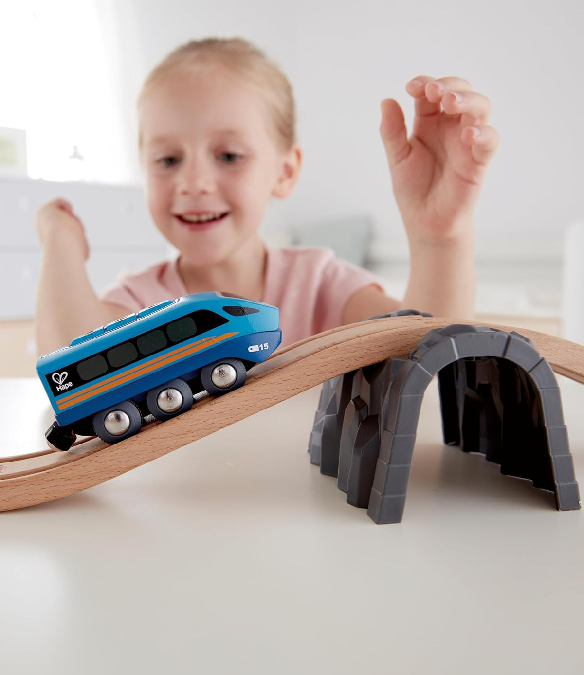 Hape Tren de motor a control remoto | Juguete ferroviario para niño...