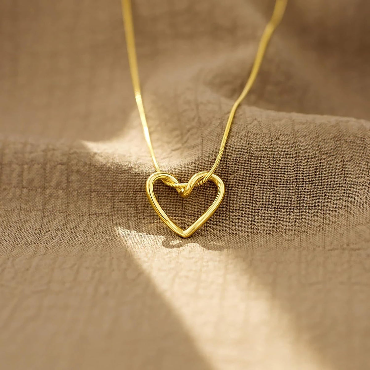 LOVECOM Collar de plata de ley S925 con corazón para mujer, delicad...