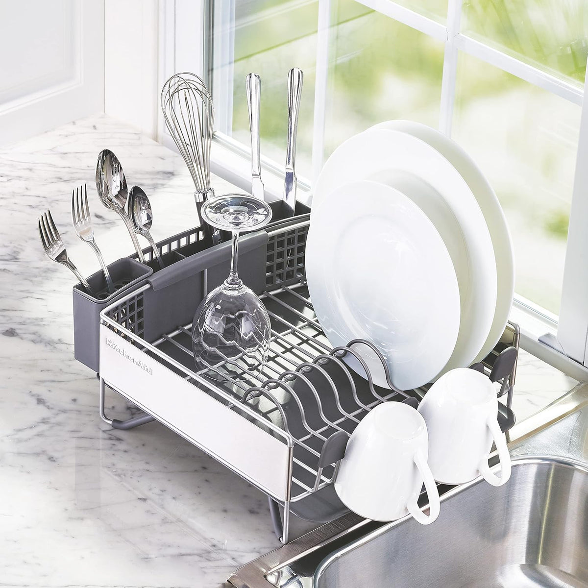 KitchenAid Compacto que ahorra espacio, escurridor de platos con or...