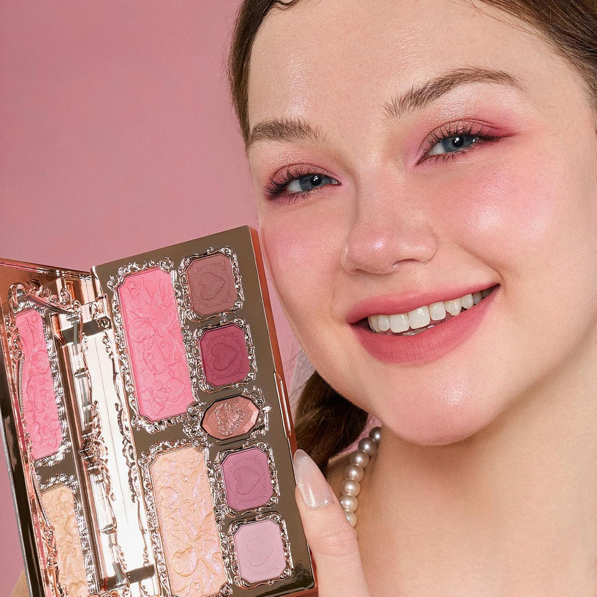 Flower Knows - Paleta de maquillaje de cupido de fresa con brocha p...