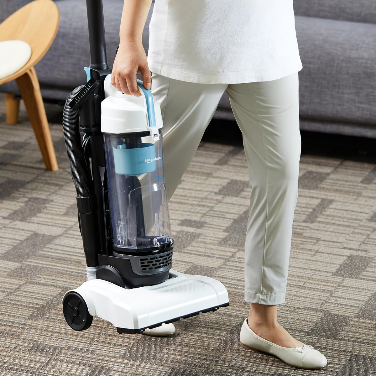 Amazon Basics Aspiradora vertical sin bolsa para alfombras y suelos...