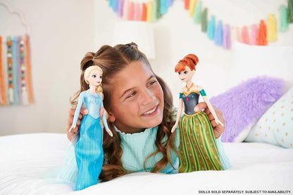 Mattel Disney Frozen Toys, muñeca de Elsa cantante con ropa exclusi...