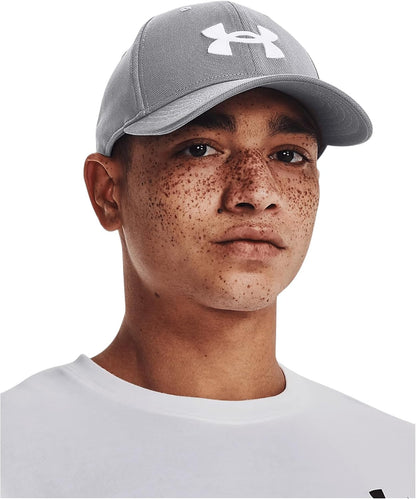 Under Armour Gorra para hombre Blitzing con tecnología Stretch Fit