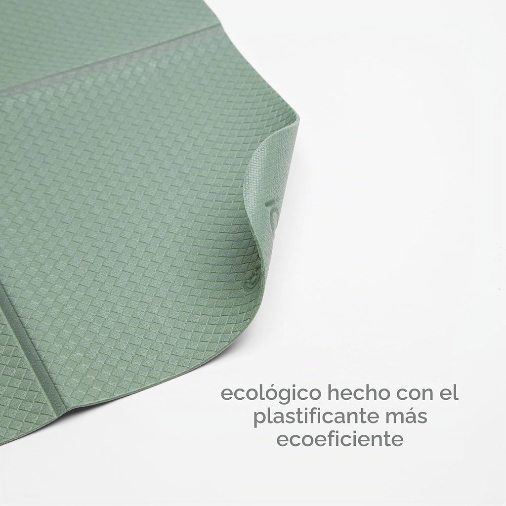 Alfombrilla para cambiar pañales Ubbi On-the-Go, color salvia | Bol...