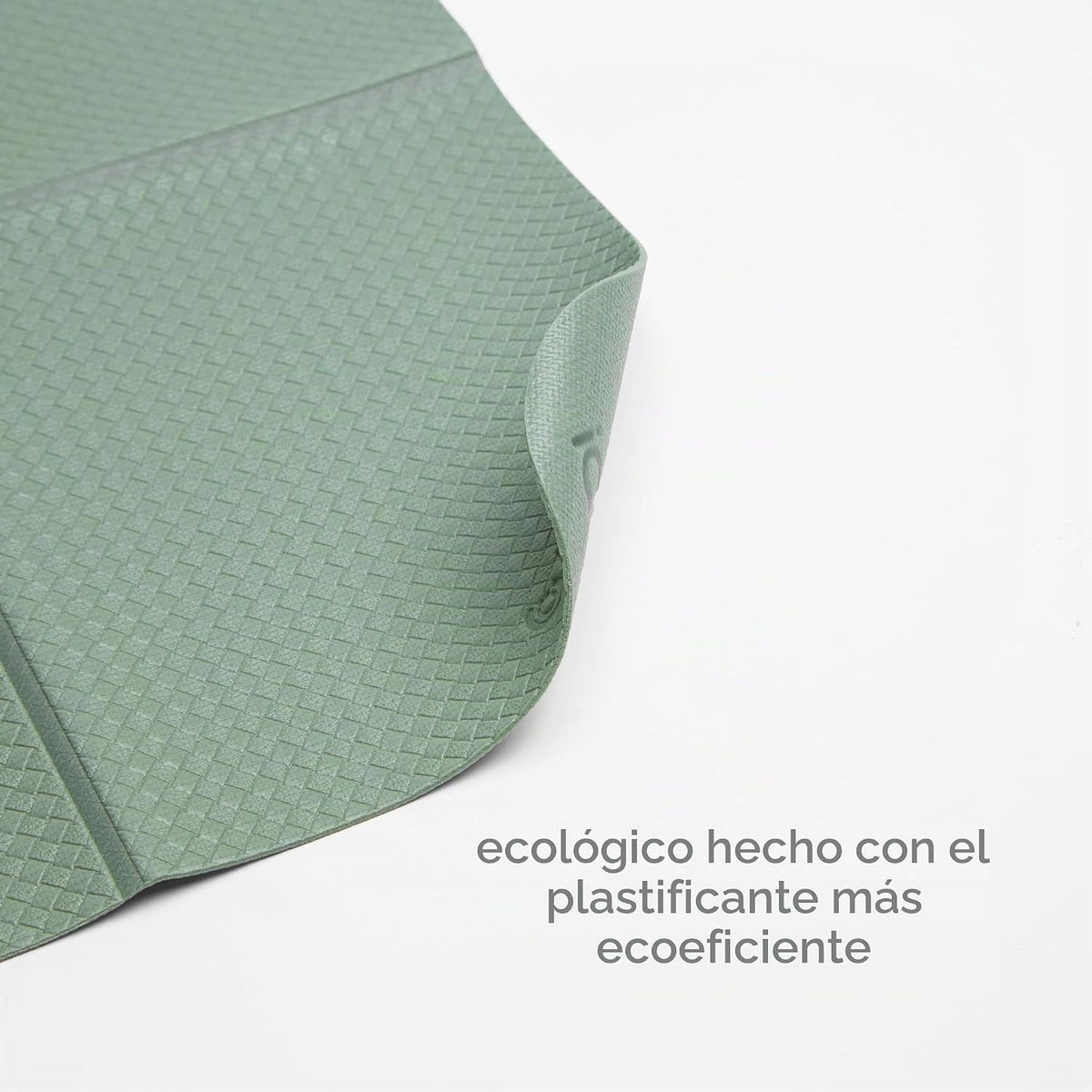 Alfombrilla para cambiar pañales Ubbi On-the-Go, color salvia | Bol...