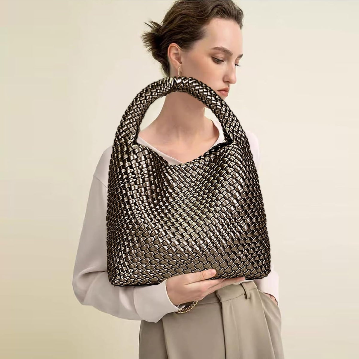 Bolso de mano de mujer con asa superior de cuero vegano tejido a ma...