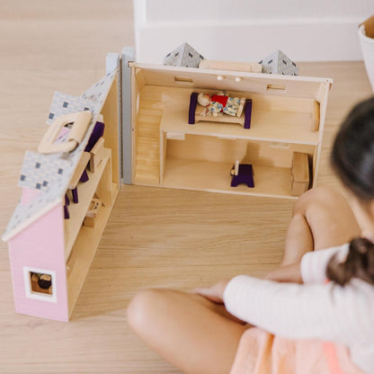 Casa de muñecas de madera Fold and Go de Melissa &amp; Doug con 2 m...