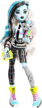 Monster High Muñeca Frankie Stein, juego de comité de bienvenida co...