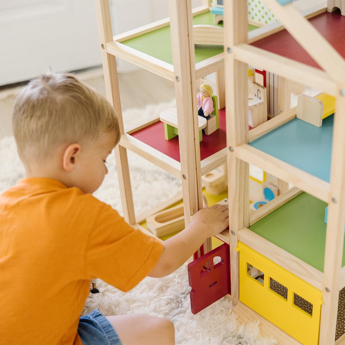 Melissa &amp; Doug Casa de muñecas de madera Hi-Rise con muñecas y...