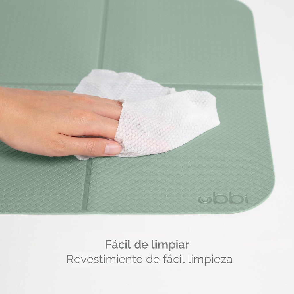 Alfombrilla para cambiar pañales Ubbi On-the-Go, color salvia | Bol...
