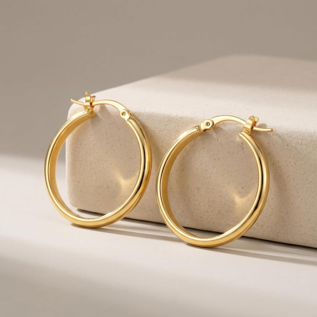 Aretes de oro de 14 quilates para mujer, diseño plano, aretes de ar...