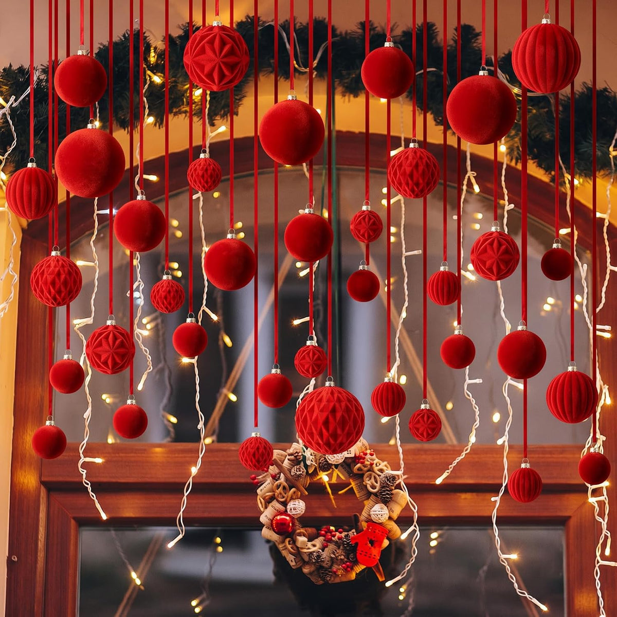 Relaxgiant 36 bolas de Navidad para techo, terciopelo rojo | Tamaño...