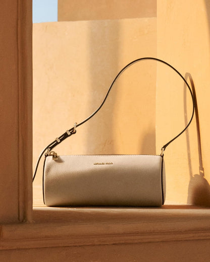 Michael Kors Bolsa pequeña de barril Izzy para mujer
