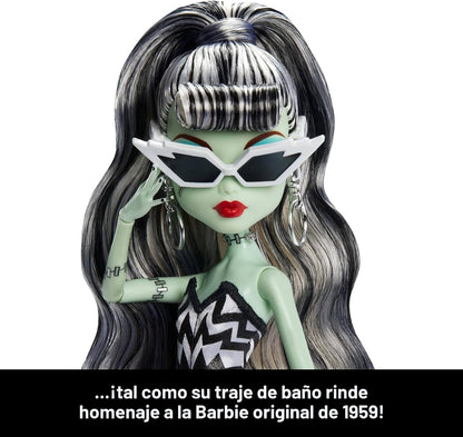 Monster High x Barbie Frankie Stein Doll con traje de baño inspirad...
