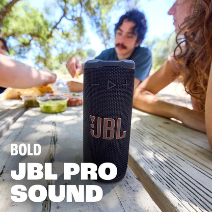 Altavoz Bluetooth portátil JBL Grip, resistente al agua, luz ambien...