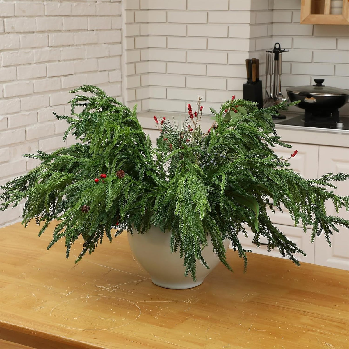 Jutom - 12 tallos artificiales de pino Norfolk de Navidad, 30 in |...